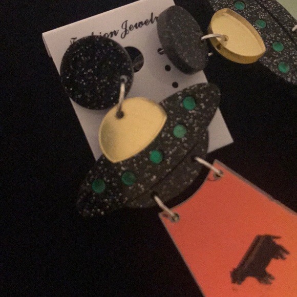 Acrylic Flying Saucer Earrings - Picture 4 of 5